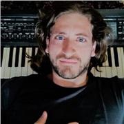 Sintonizza la tua passione: Lezioni di pianoforte con un insegnante laureato col massimo dei voti!